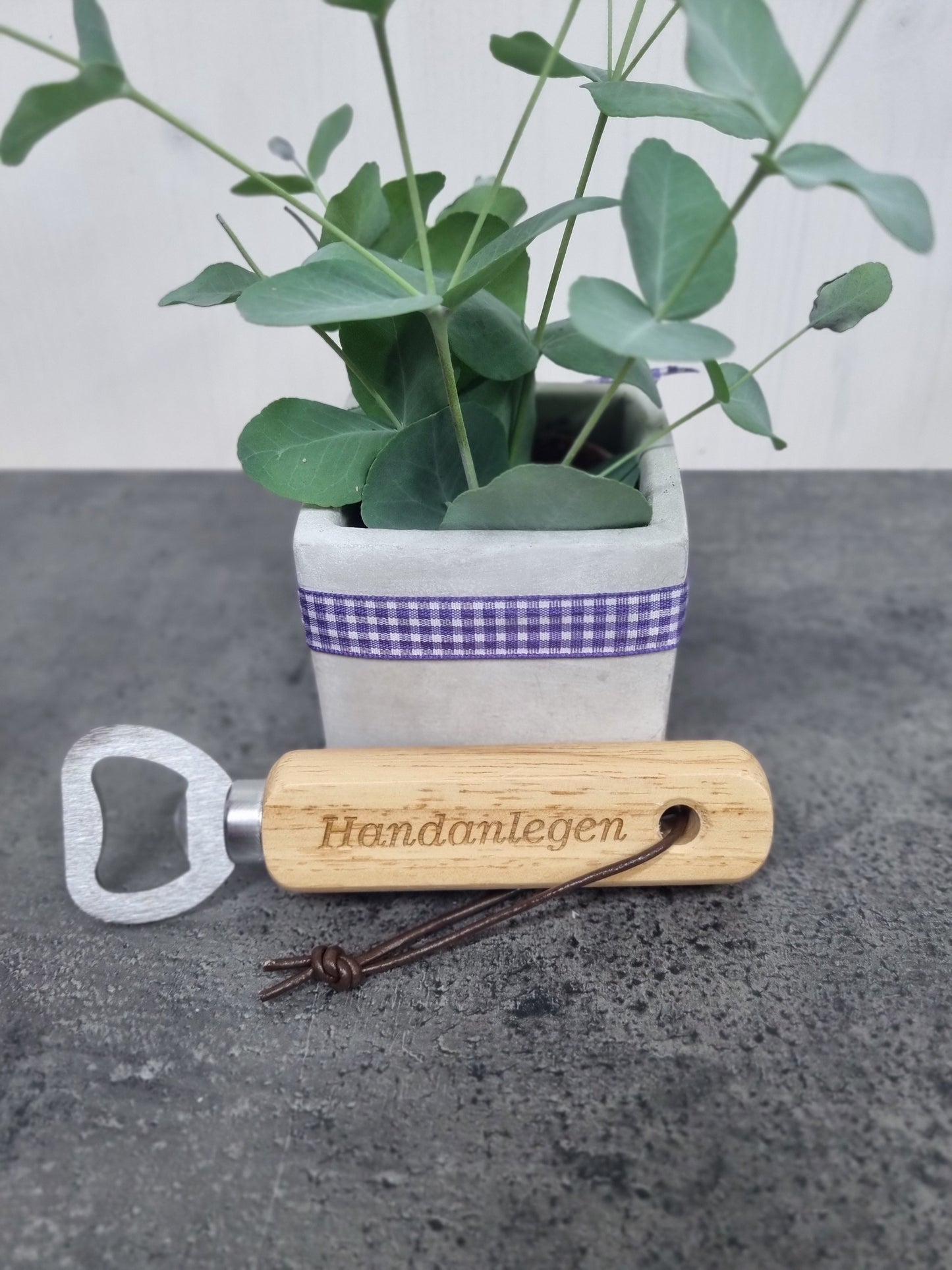 "Handanlegen" - Flaschenöffner