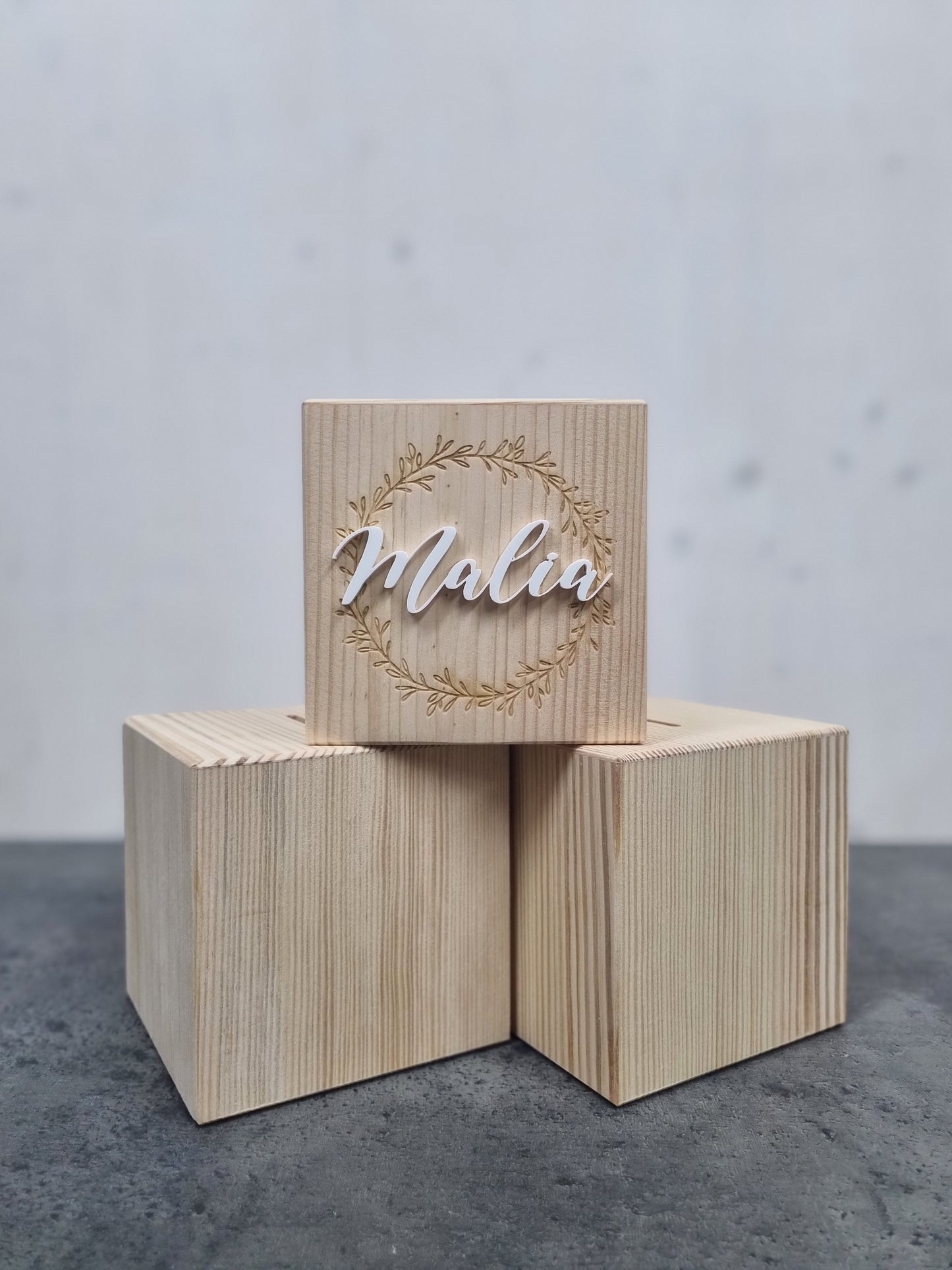 Spardose aus Holz mit Personalisierung