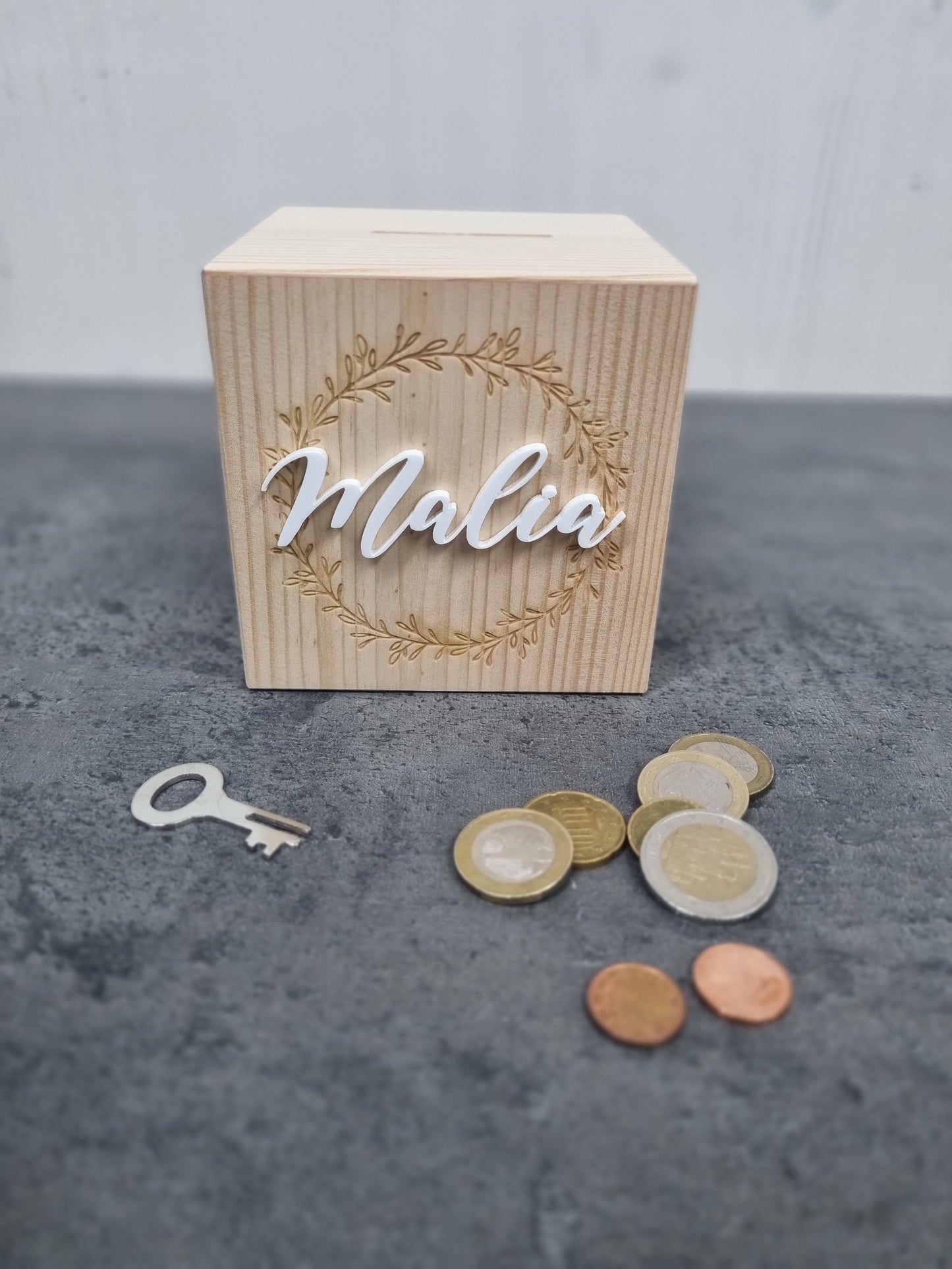 Spardose aus Holz mit Personalisierung