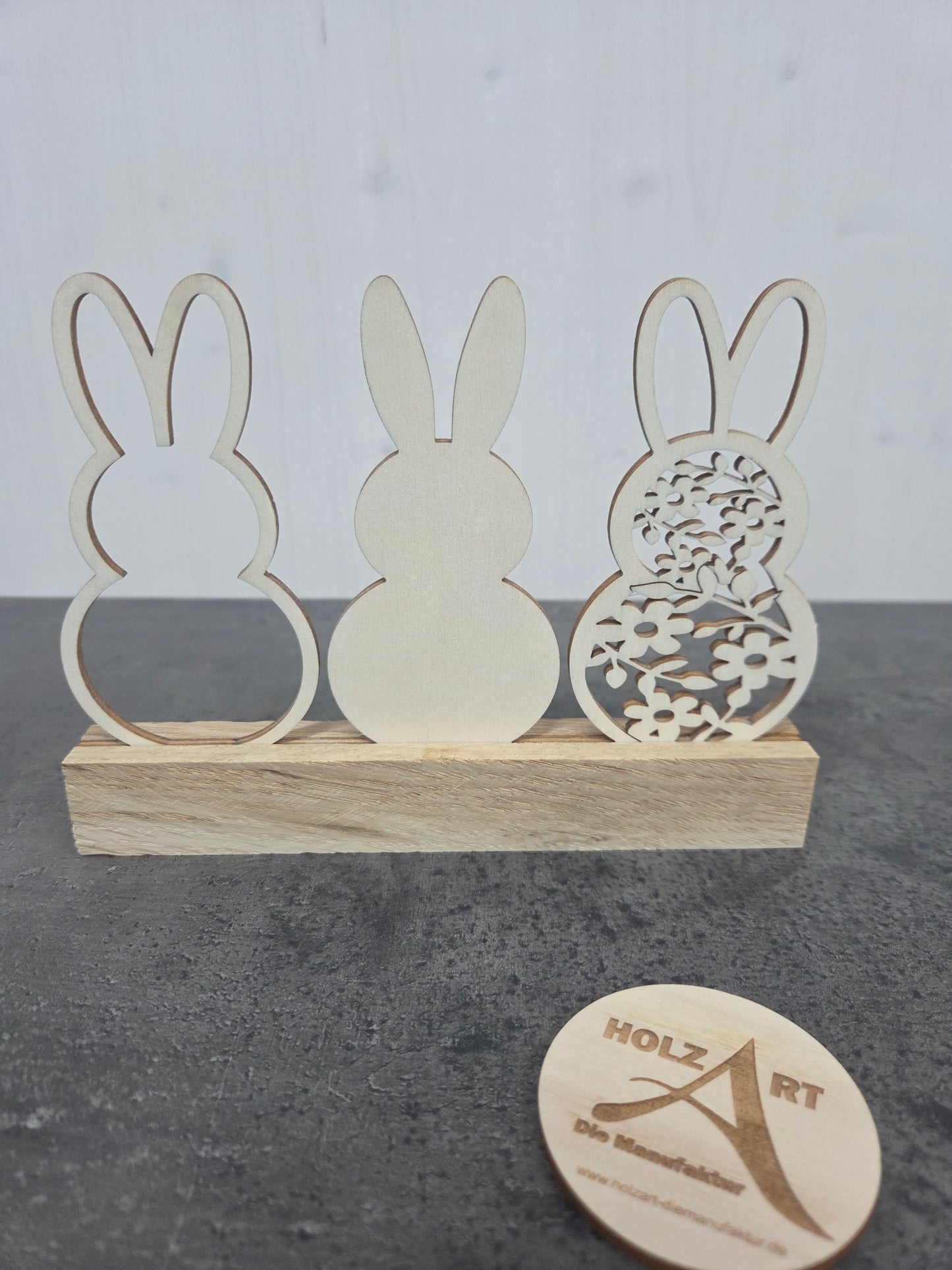 Osterdeko aus Holz: Moderner Osterhasen-Aufsteller mit Spruch „Schöne Ostern“