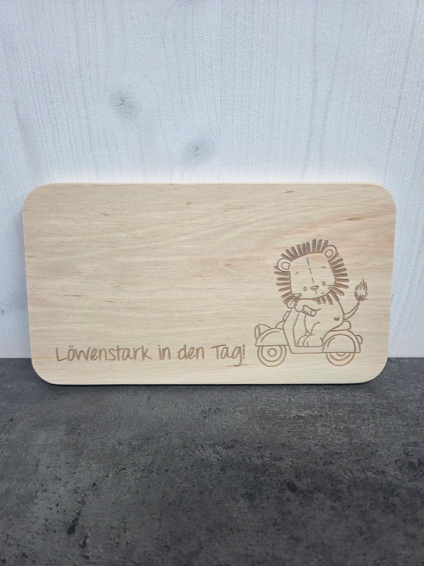Löwenstark in den Tag starten! - Frühstücksbrettchen personalisiert