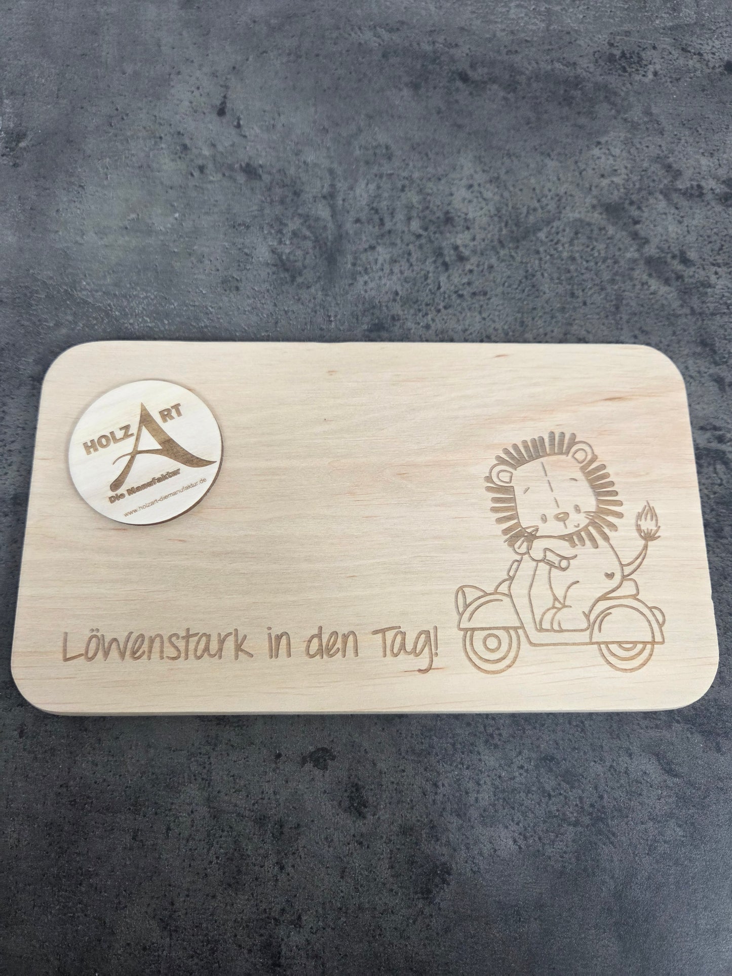 Löwenstark in den Tag starten! - Frühstücksbrettchen personalisiert