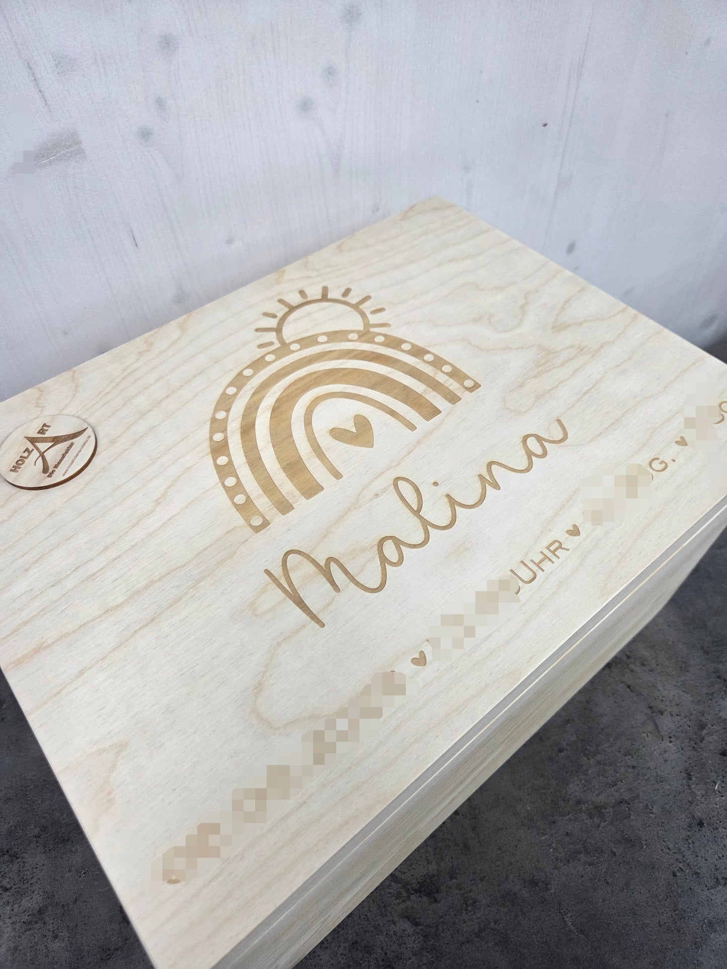 Personalisierte Erinnerungskiste „Regenbogen“ aus Holz – Baby-Schatztruhe mit Geburtsdaten & Name