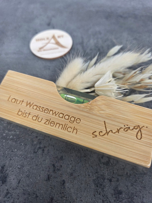 "Laut Wasserwaage bist du ziemlich schräg." - Kleine Wasserwaage mit Flaschenöffner aus Holz