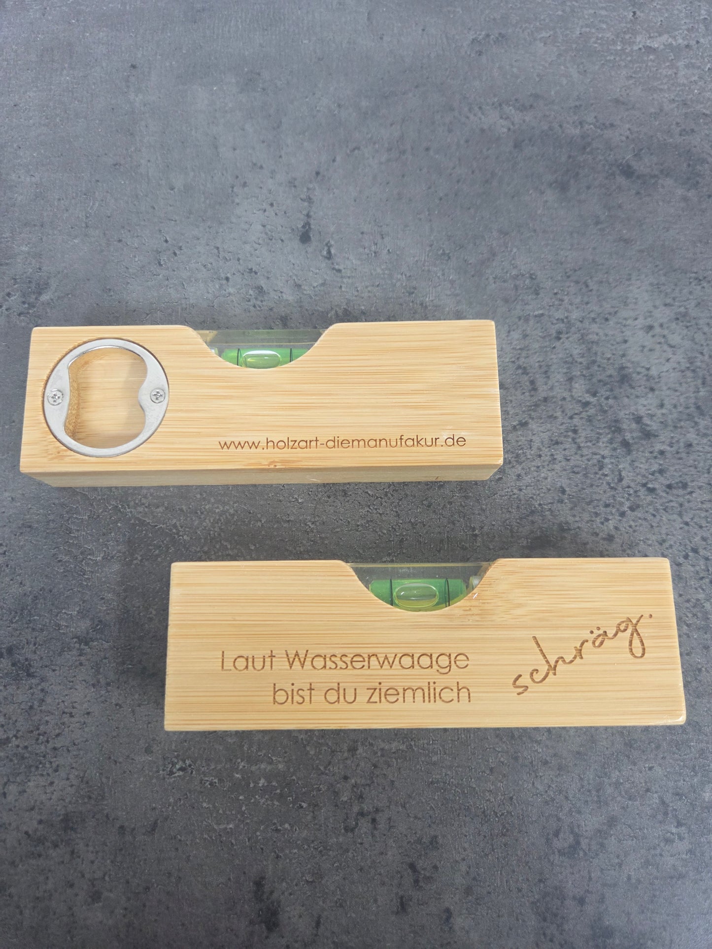 "Laut Wasserwaage bist du ziemlich schräg." - Kleine Wasserwaage mit Flaschenöffner aus Holz