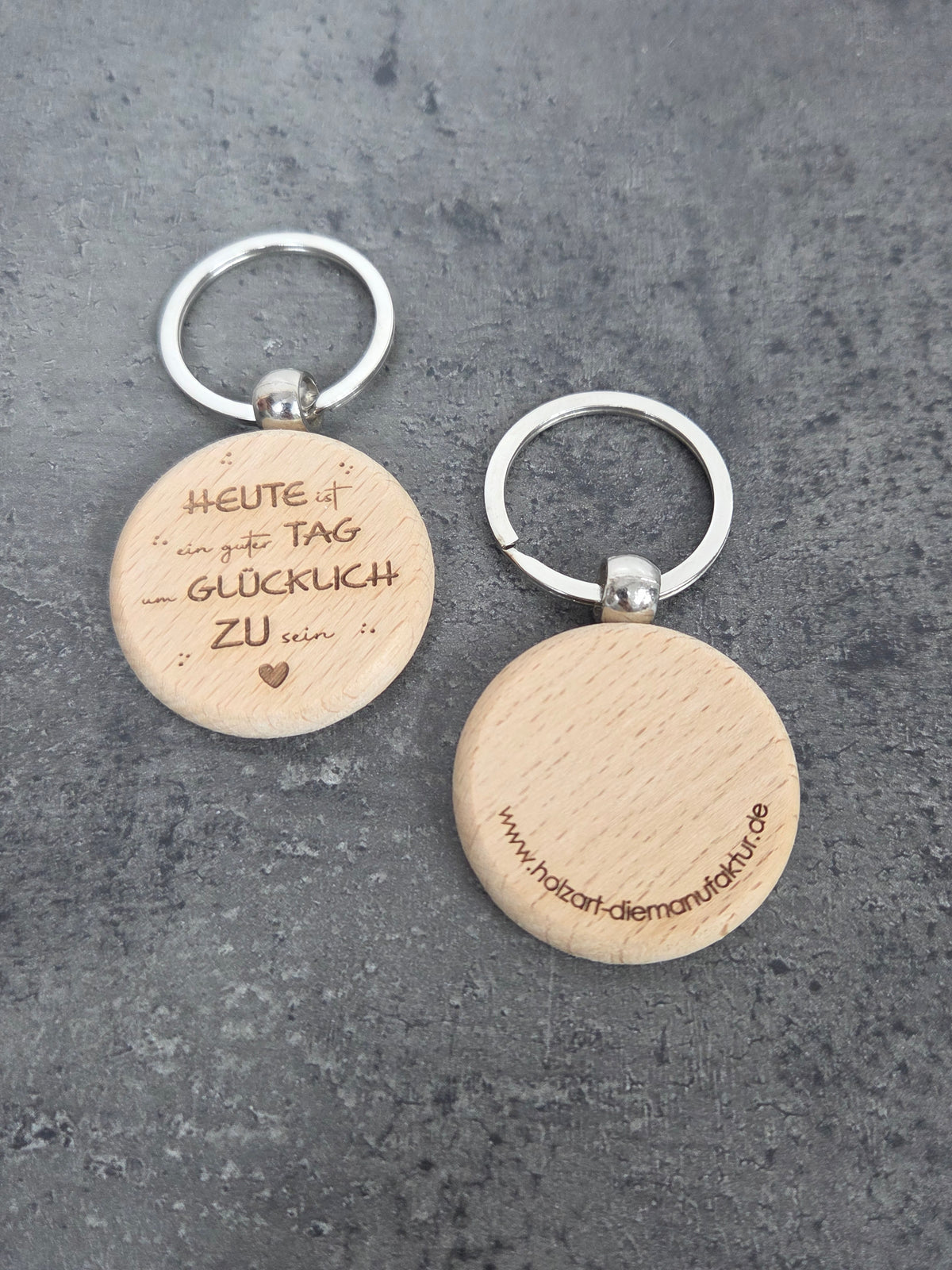 Schlüsselanhänger Holz mit Gravur „Heute ist ein guter Tag um glücklich zu sein“ | Mutmacher Geschenk