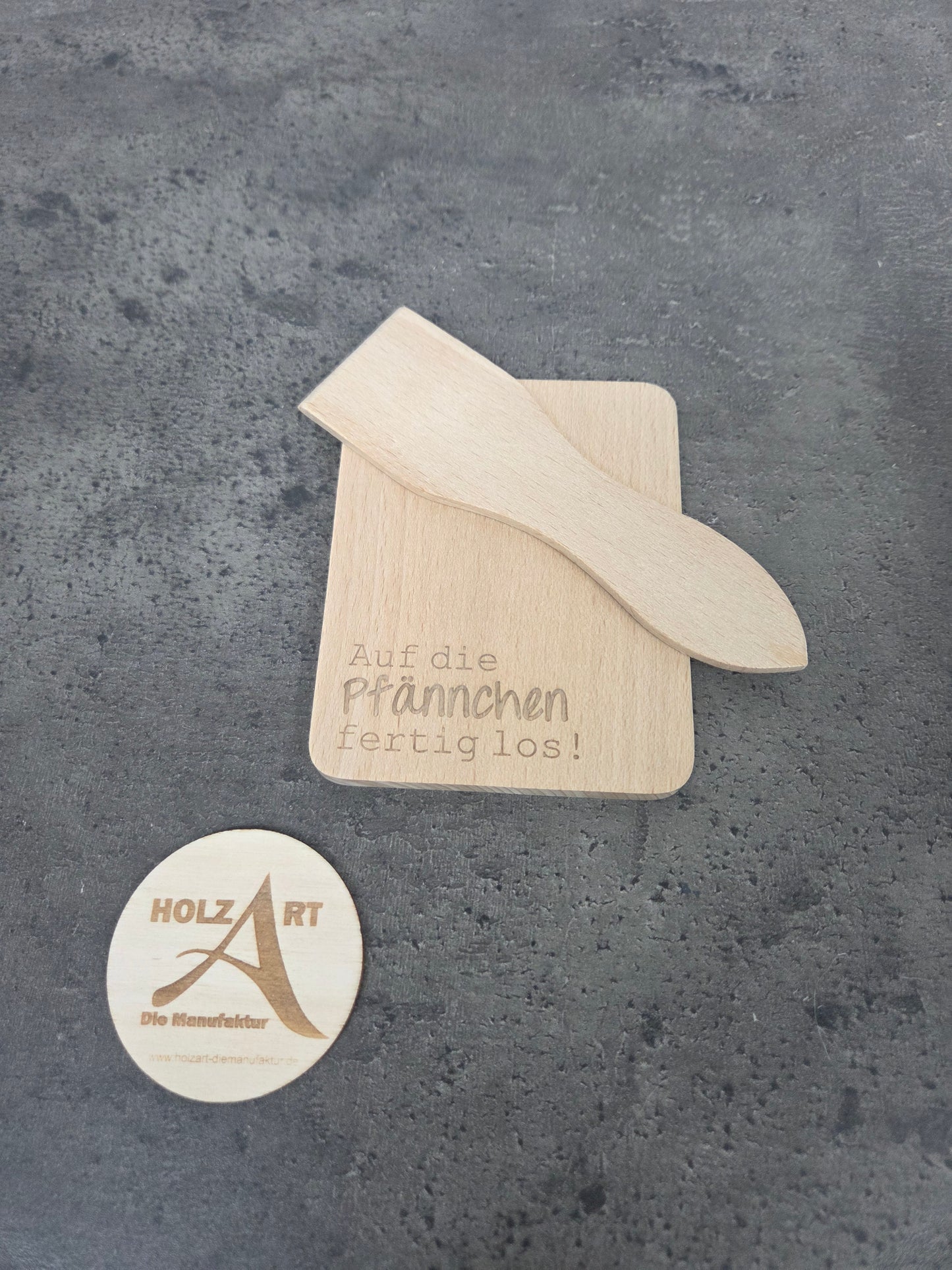 Raclette Zubehör Set aus Holz: Hochwertige Raclette Pfännchen Untersetzer aus Buchenholz mit Schaber