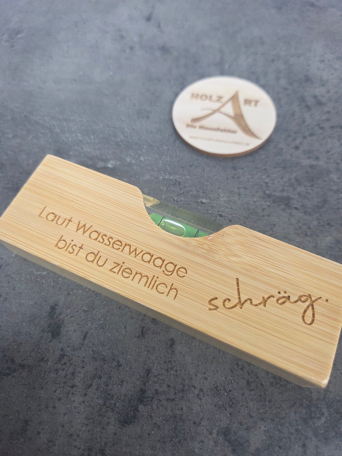 "Laut Wasserwaage bist du ziemlich schräg." - Kleine Wasserwaage mit Flaschenöffner aus Holz
