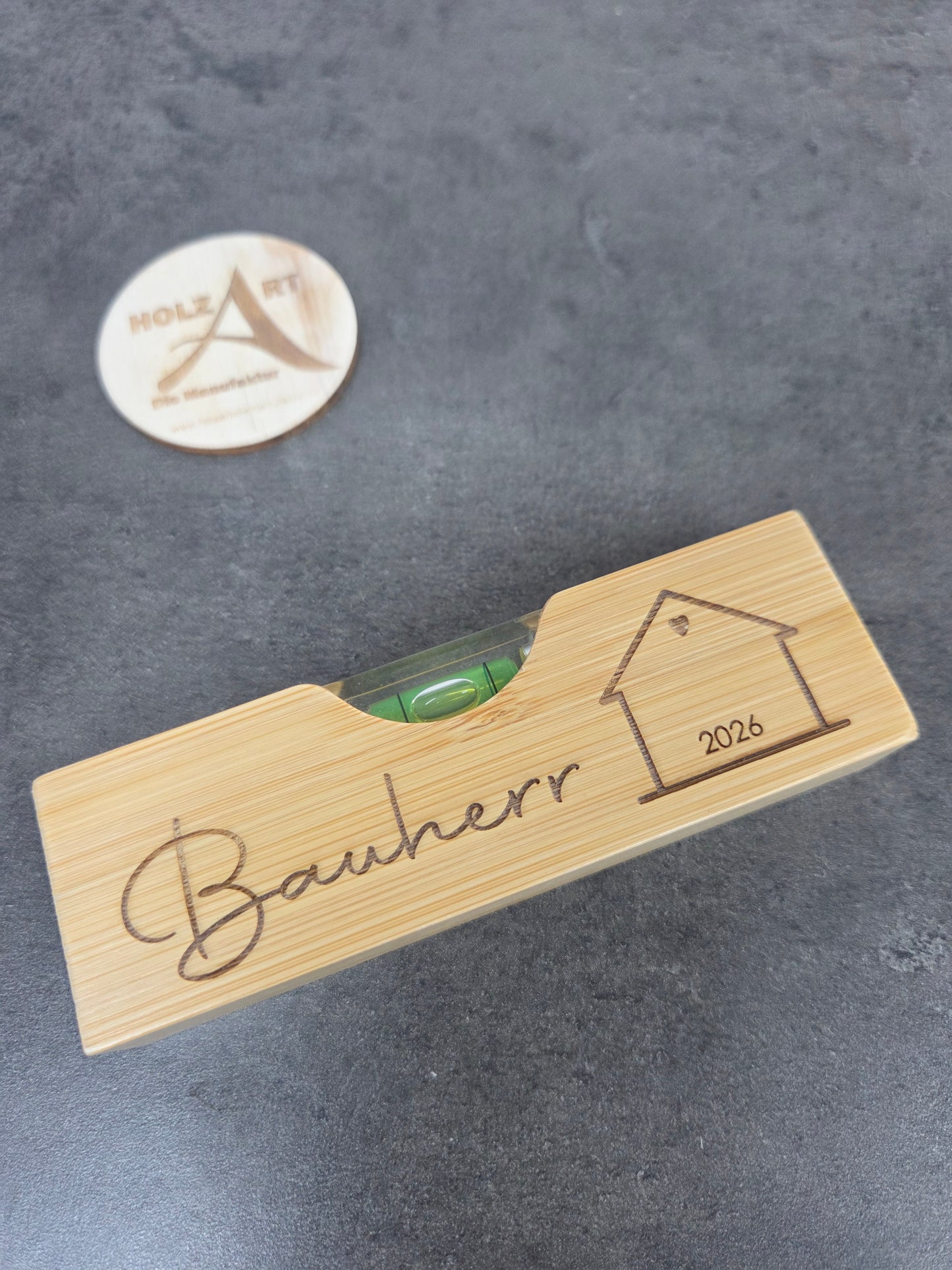 Flaschenöffner „Bauherr / Bauherren“ aus Holz mit Wasserwaage