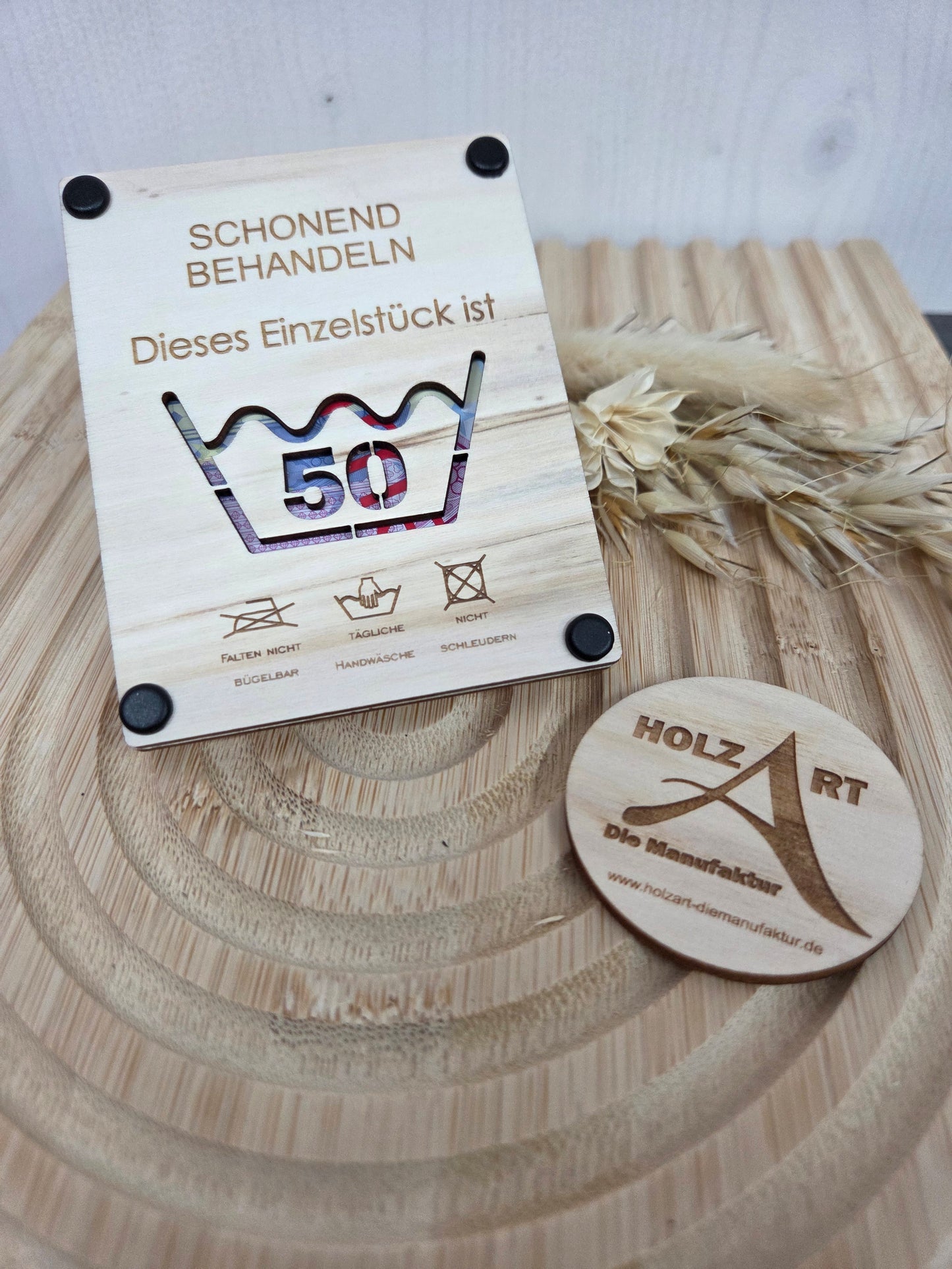 Geschenkverpackung zum runden Geburtstag „SCHONEND BEHANDELN“: Die edle Holz-Verpackung für Geld & Gutscheine – Perfekt für 30, 40, 50, 60, 70 & mehr