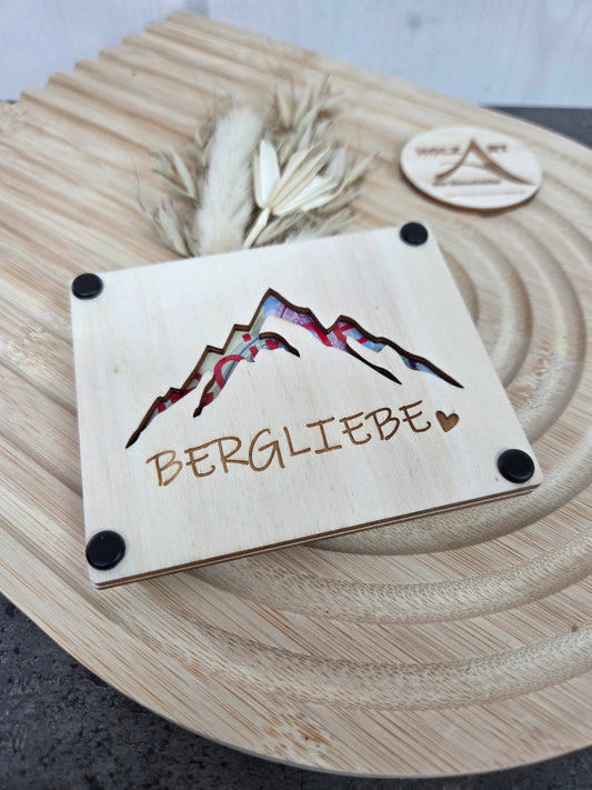 „Der Berg ruft!“ oder „Bergliebe“: Die edle Holz-Verpackung für Geld & Gutscheine – Perfekt für Wanderfans & Berg-Liebhaber