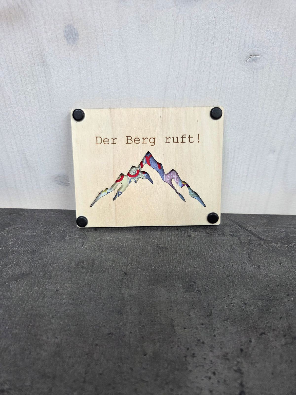 „Der Berg ruft!“ oder „Bergliebe“: Die edle Holz-Verpackung für Geld & Gutscheine – Perfekt für Wanderfans & Berg-Liebhaber