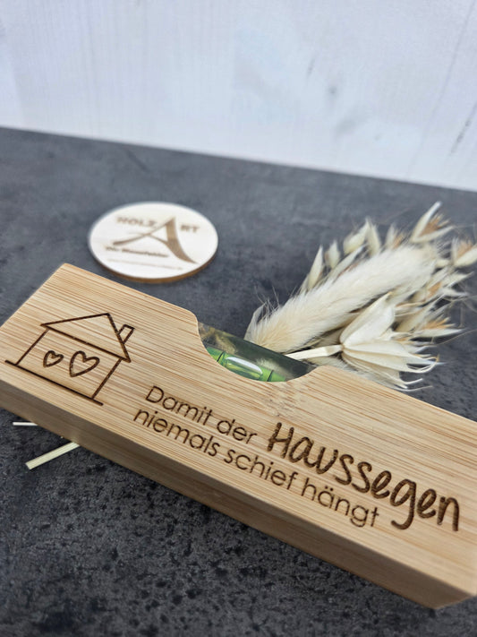 "Damit der Haussegen niemals schief hängt" - Kleine Wasserwaage mit Flaschenöffner aus Holz