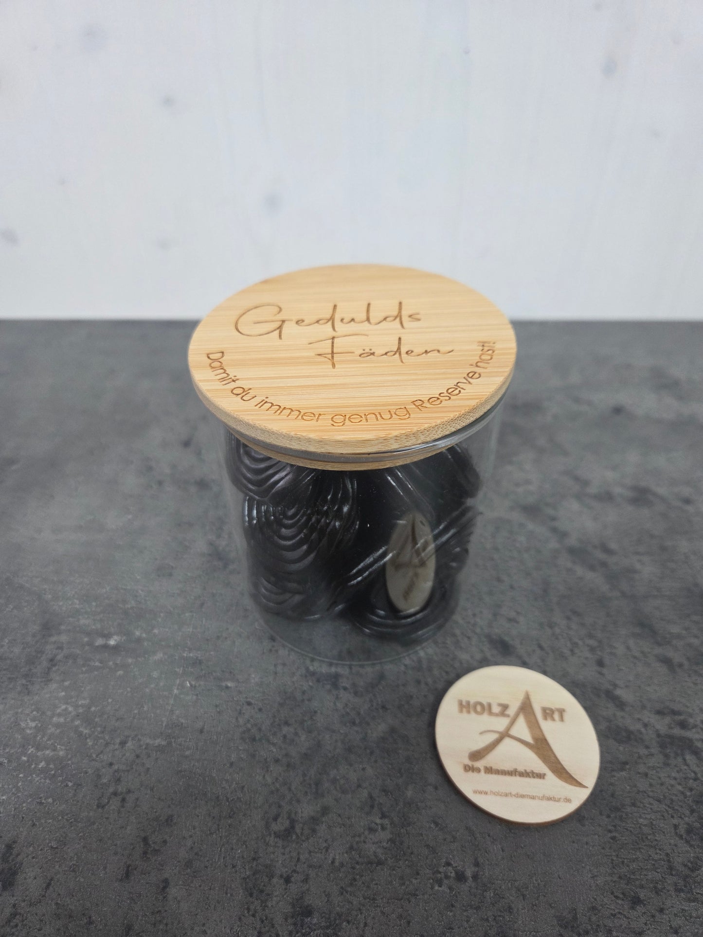 Vorratsglas „Geduldsfäden“ mit Holzdeckel | Originelle Geschenkidee für Freunde & Kollegen
