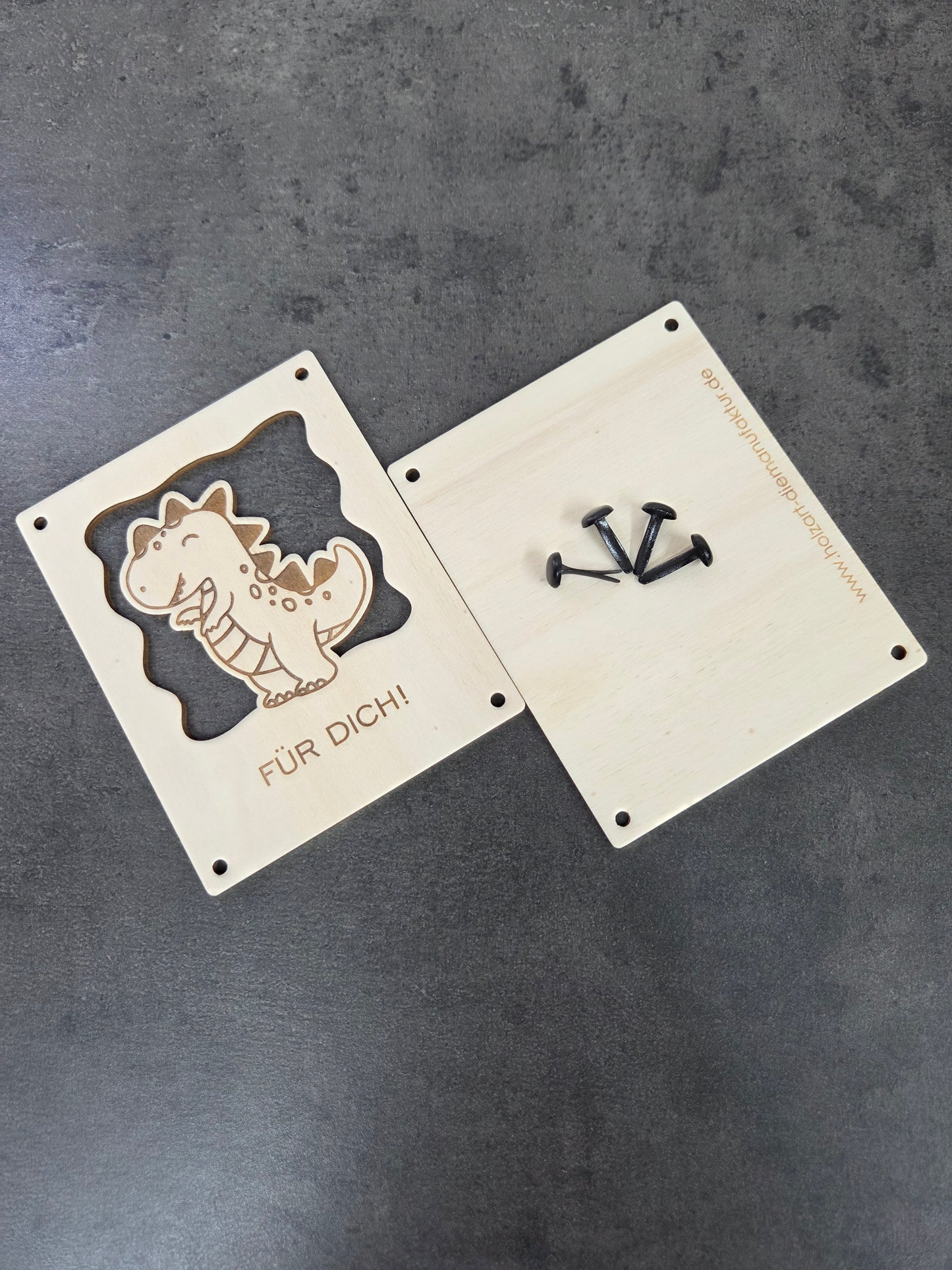 Geldgeschenk aus Holz mit Dino – Originelle Geschenkkarte für jeden Anlass