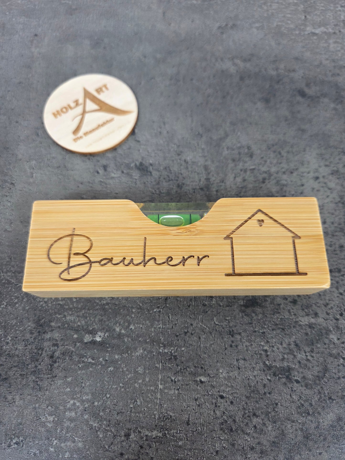 Flaschenöffner „Bauherr / Bauherren“ aus Holz mit Wasserwaage