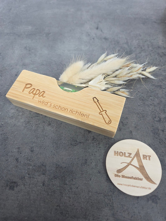 "Papa wird´s schone richten" - Kleine Wasserwaage mit Flaschenöffner aus Holz