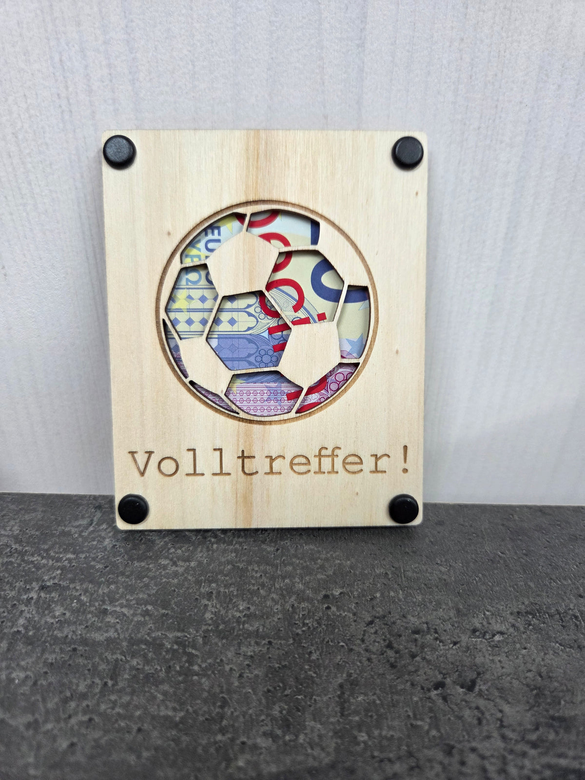 Geschenkverpackung „Volltreffer!“: Die edle Holz-Verpackung für Geld & Gutscheine – Perfekt für Fußballfans & Sportbegeisterte