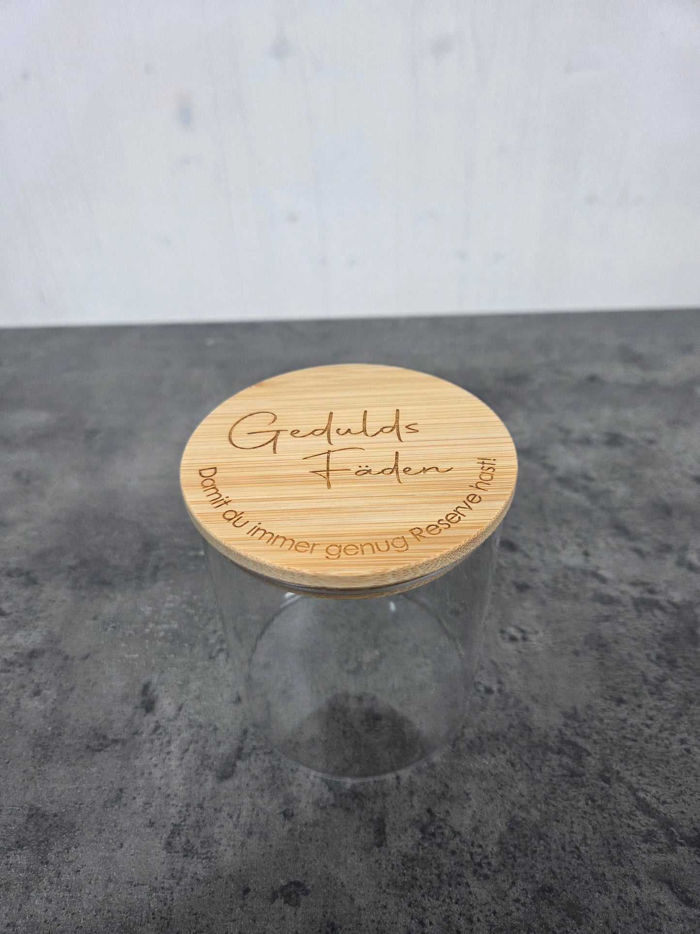 Vorratsglas „Geduldsfäden“ mit Holzdeckel | Originelle Geschenkidee für Freunde & Kollegen
